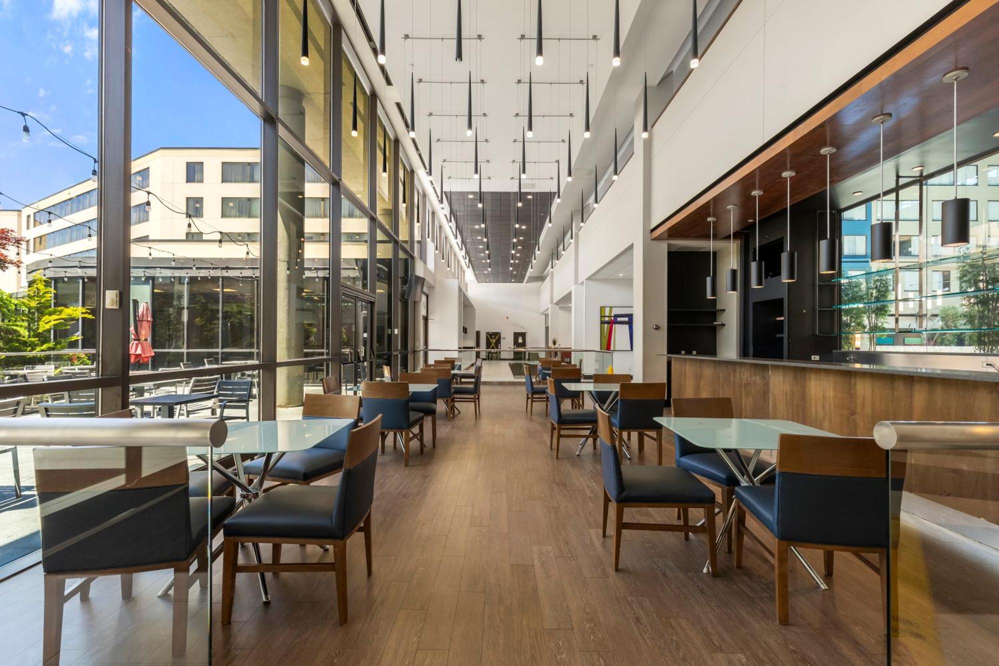 Hotel The Armon & Conference Center 4*